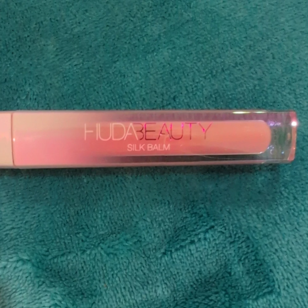 Huda Beauty Silk Balm in Blush
